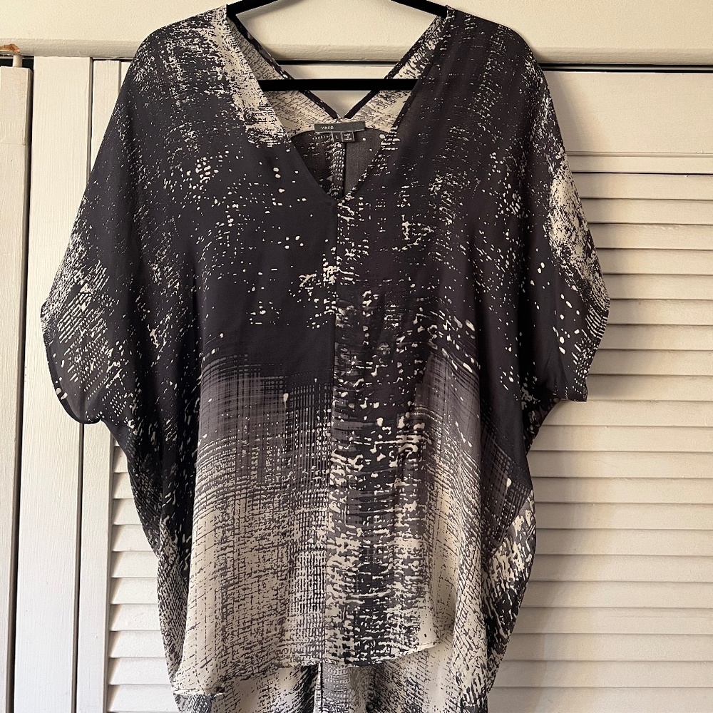 Vince Black/White Silk Blouse Size Large
